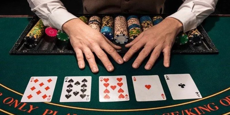 4 vòng Poker được diễn ra trong 1 màn chơi